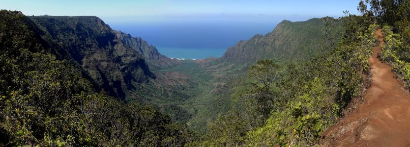 Panorama údolí Kalalau z Pihea treku